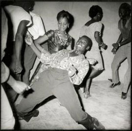 Malick Sidibé, Look at Me! (1962), Balako, Mali.
