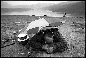 Kosovo refugee photo by James Nachtwey